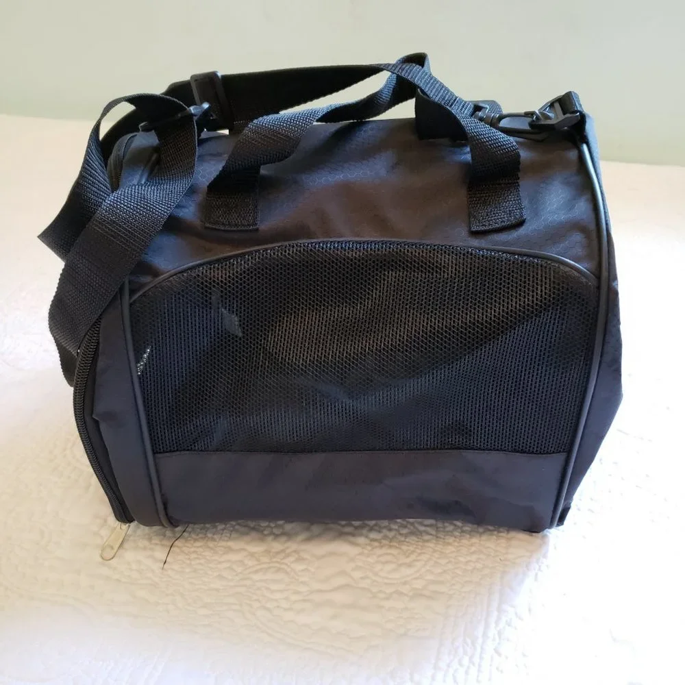 NWOT Pet Carrier Approximate Measurements: L 12